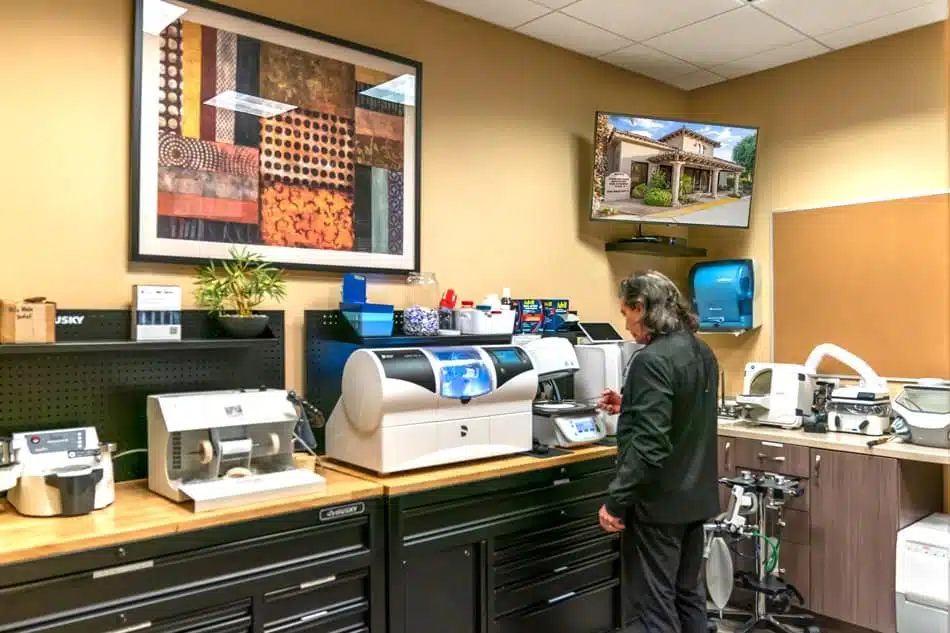 Dr. Rod Strober using advanced dental technology at Country Club Dentistry